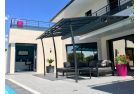 Pergola adossée aluminium Oslo 4x3.50M - Toit incliné polycarbonate - Couleurs du monde - 